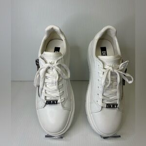 🤍”DKNY” Women’s Matti Lace Up White Sneakers w/ Side Silver Zipper Detailing 👟